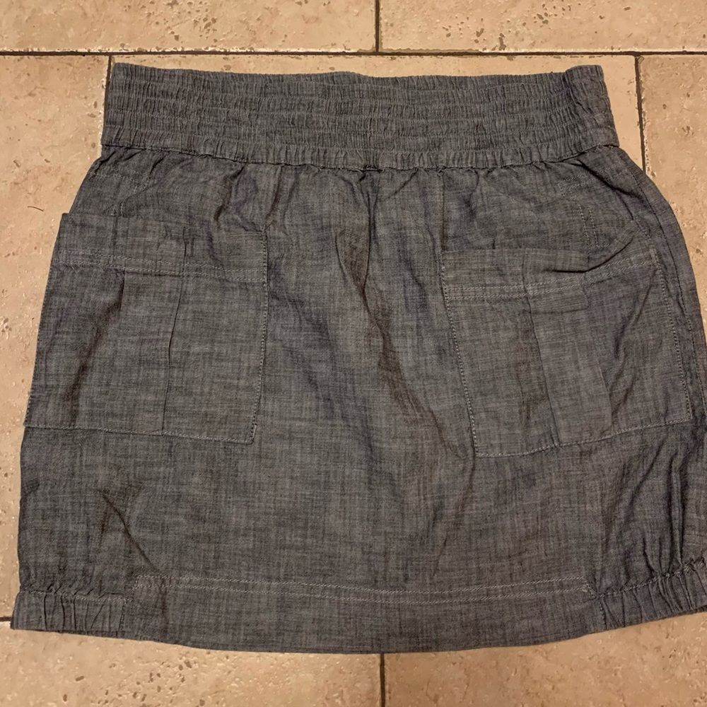 DKNY black chambray skirt. Size small.